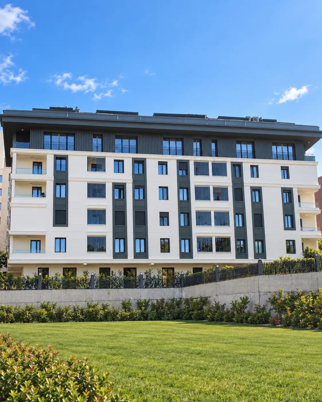 Proje Kuvars bloğunun tamamlanmış cephesi, önden görünüm
